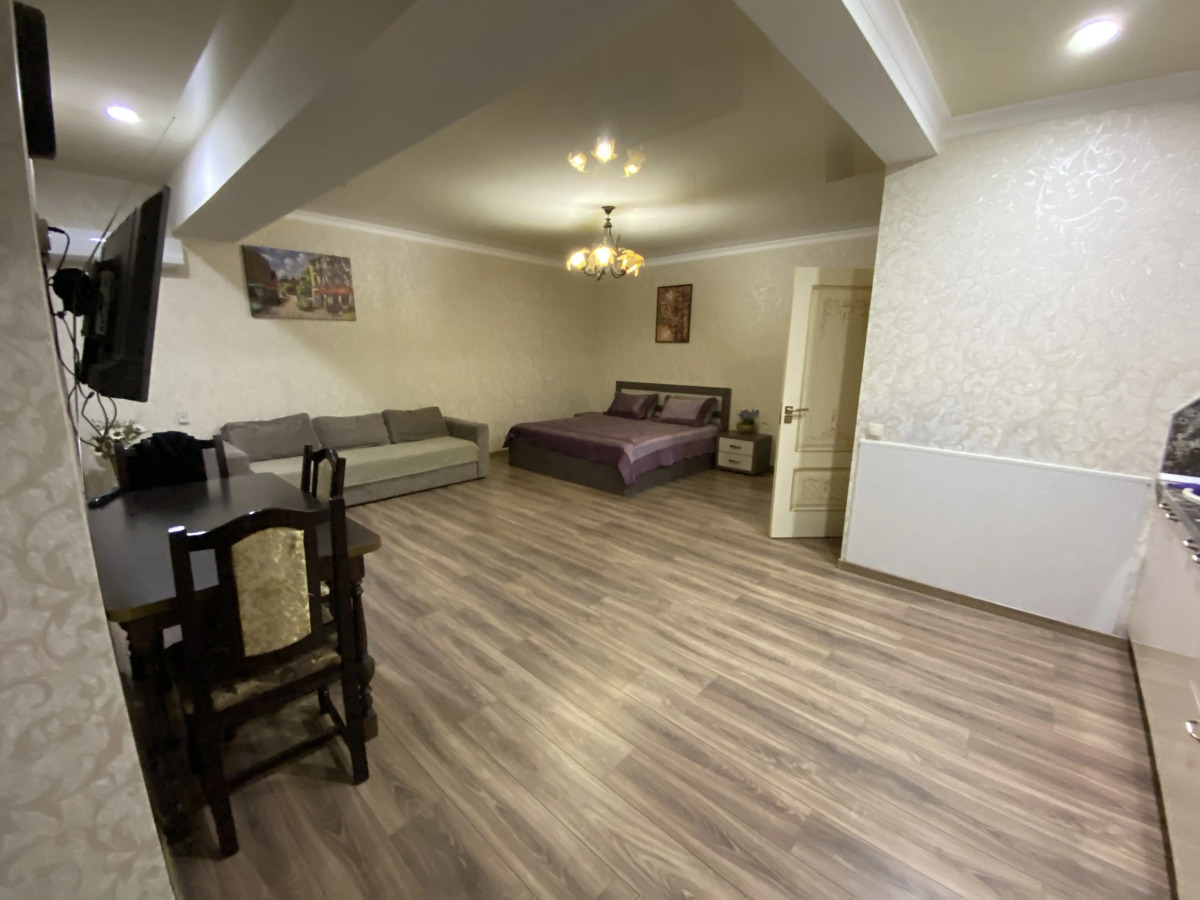 Апартаменты Студия в новостройке на первом этаже