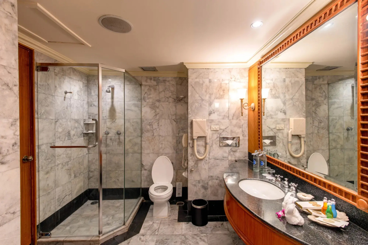 Отель Montien Riverside Hotel Bangkok