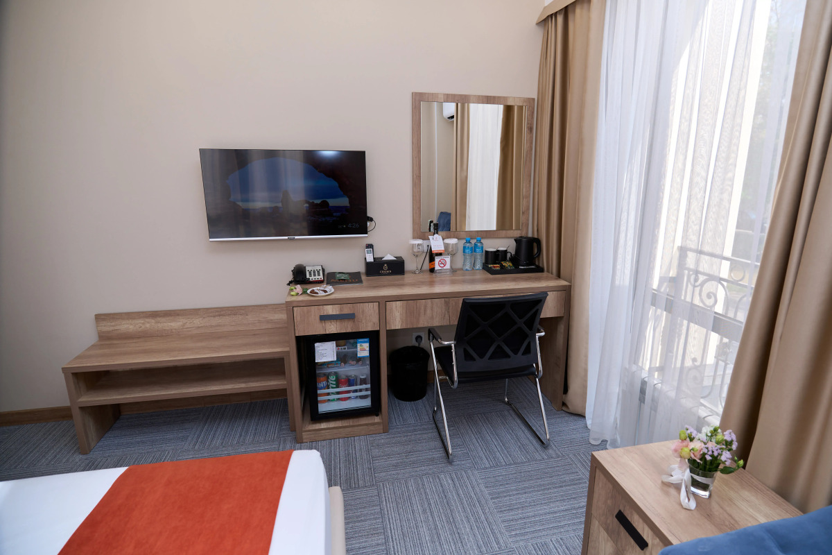 Отель Crown Hotel Bishkek