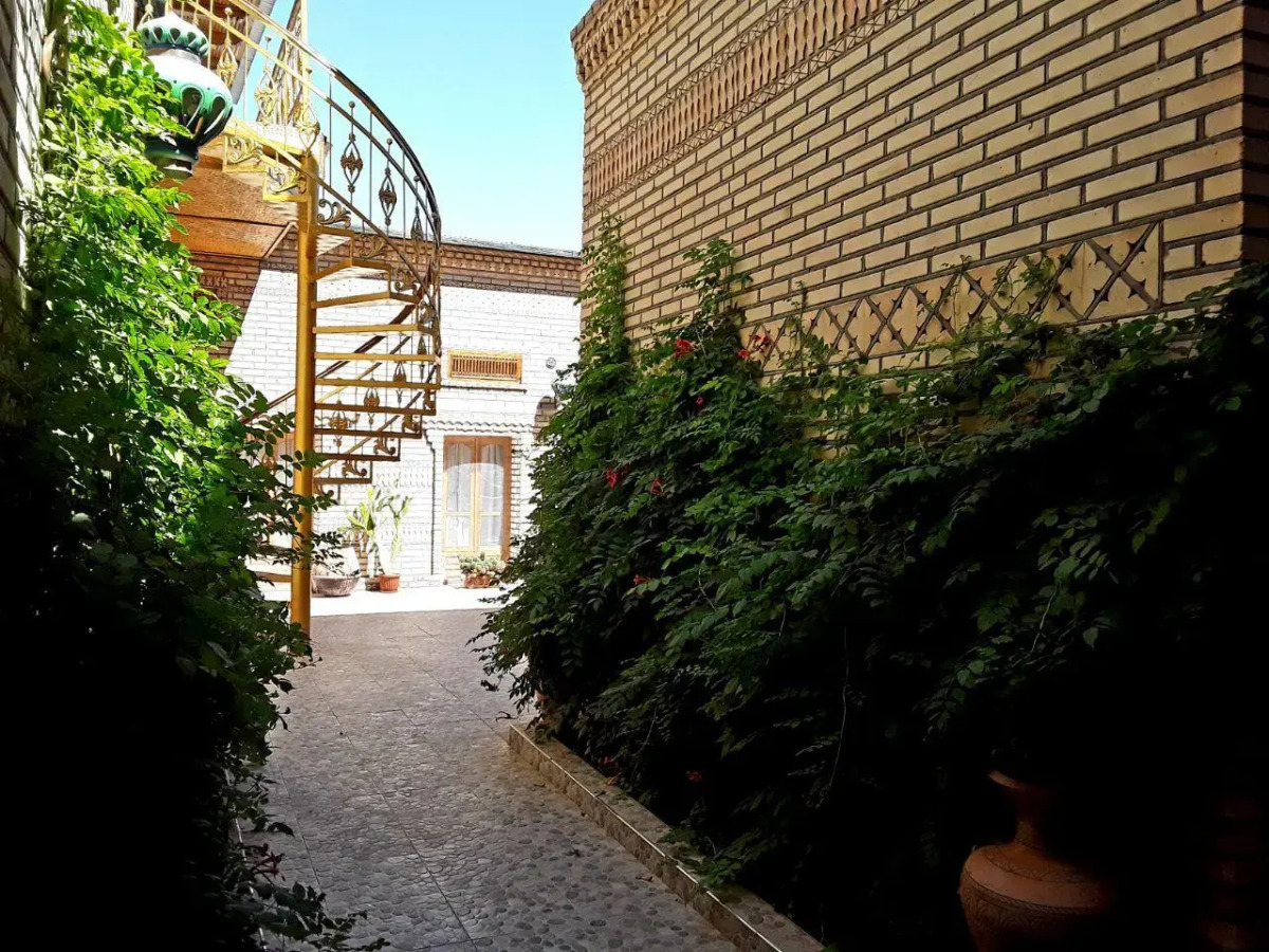 Отель Sasha & Son