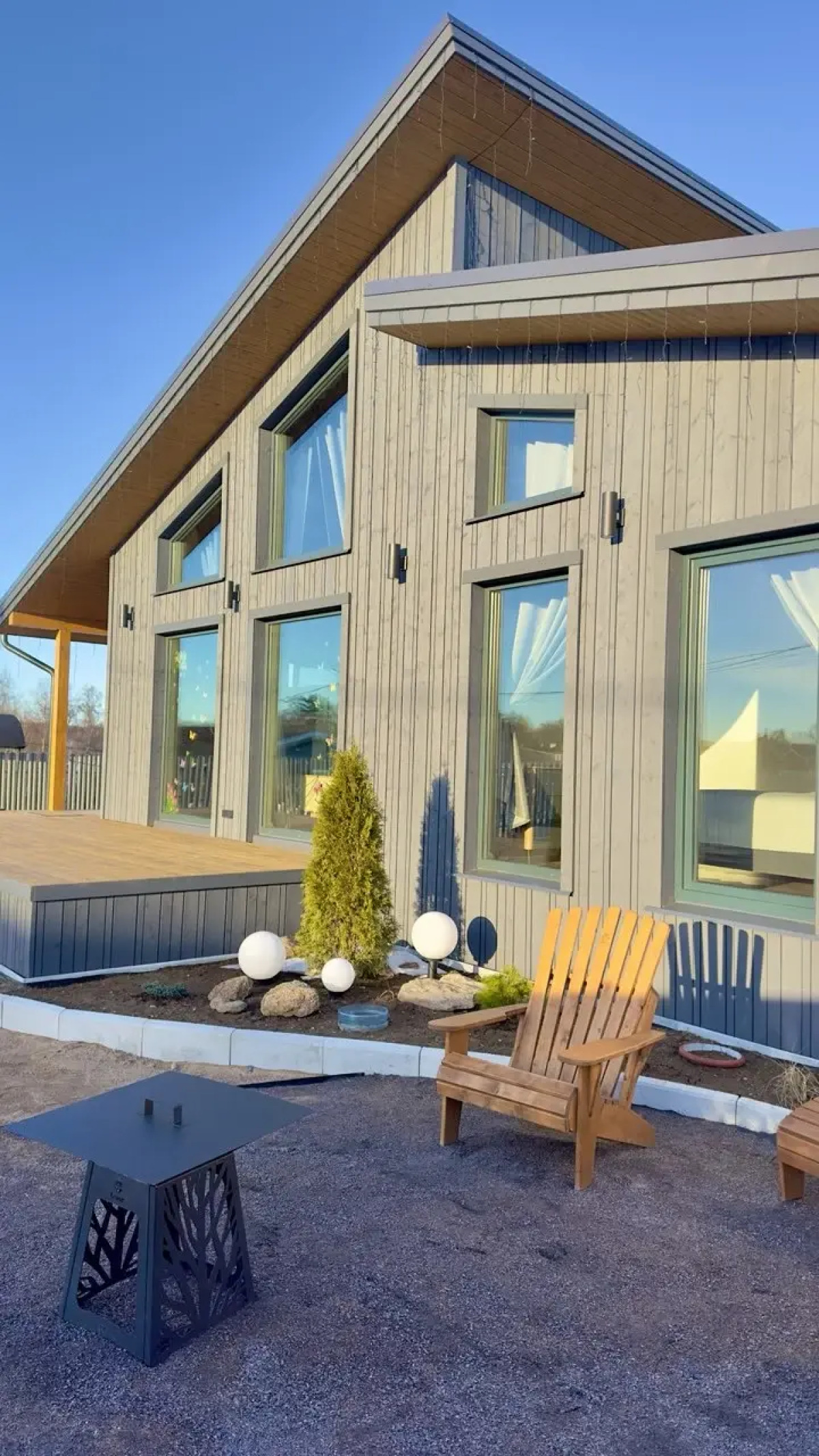 Частный дом у озера