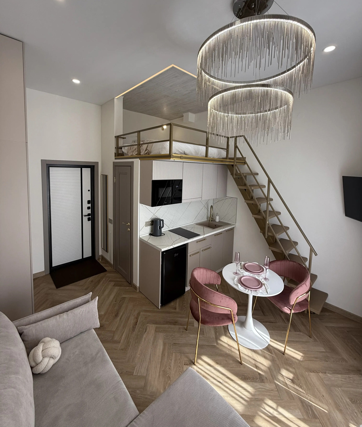 Апартаменты Двухуровневая студия KrasLoft в ЖК Преображенский на 4 человек