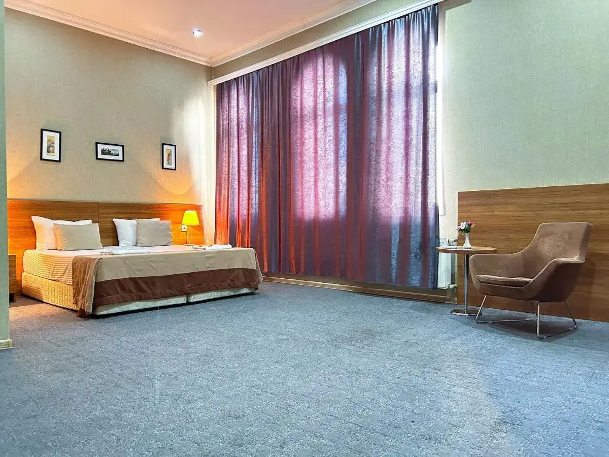 Отель The Family