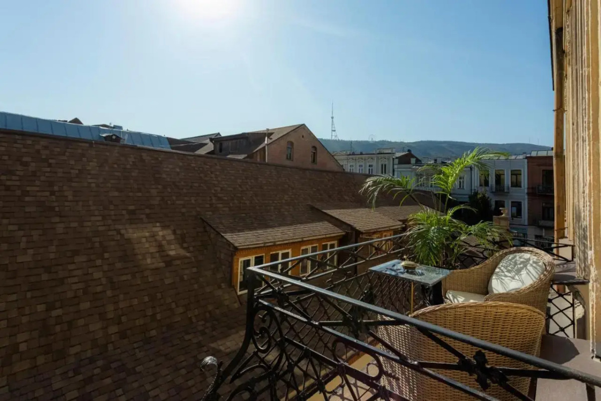 Unfound Door - Design Hotel