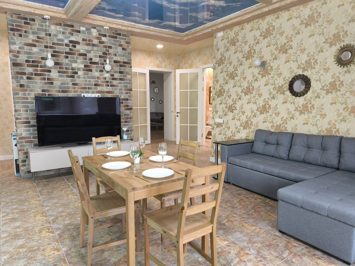 Квартира просторная на Богдана Хмельницкого