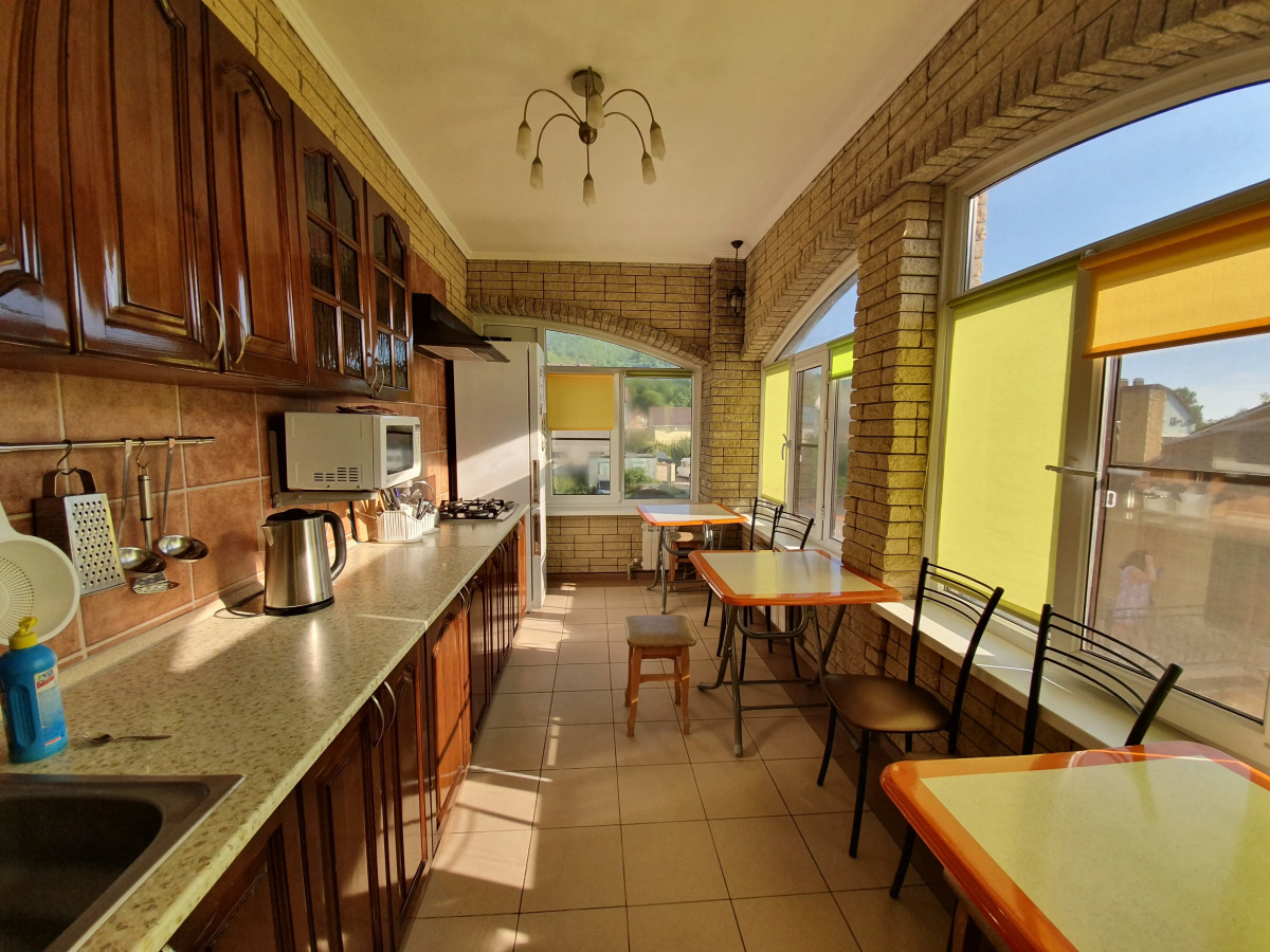 Гостевой дом Замок на Земляничной