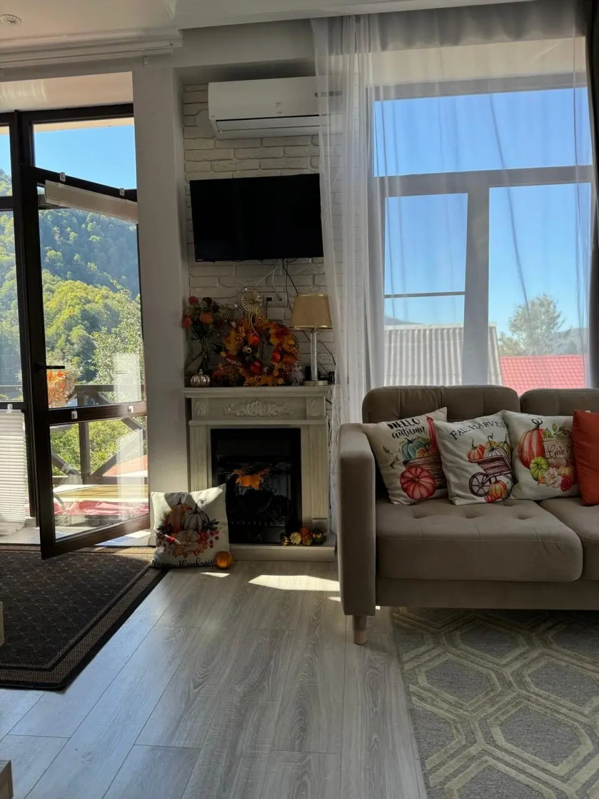 Квартира Стильная солнечная на Плотинной 2