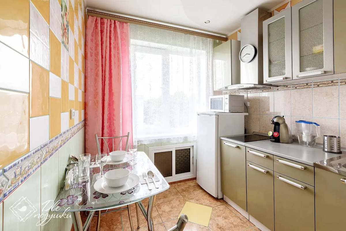 Квартира ДВЕ ПОДУШКИ 2+2 на Химиков, 17