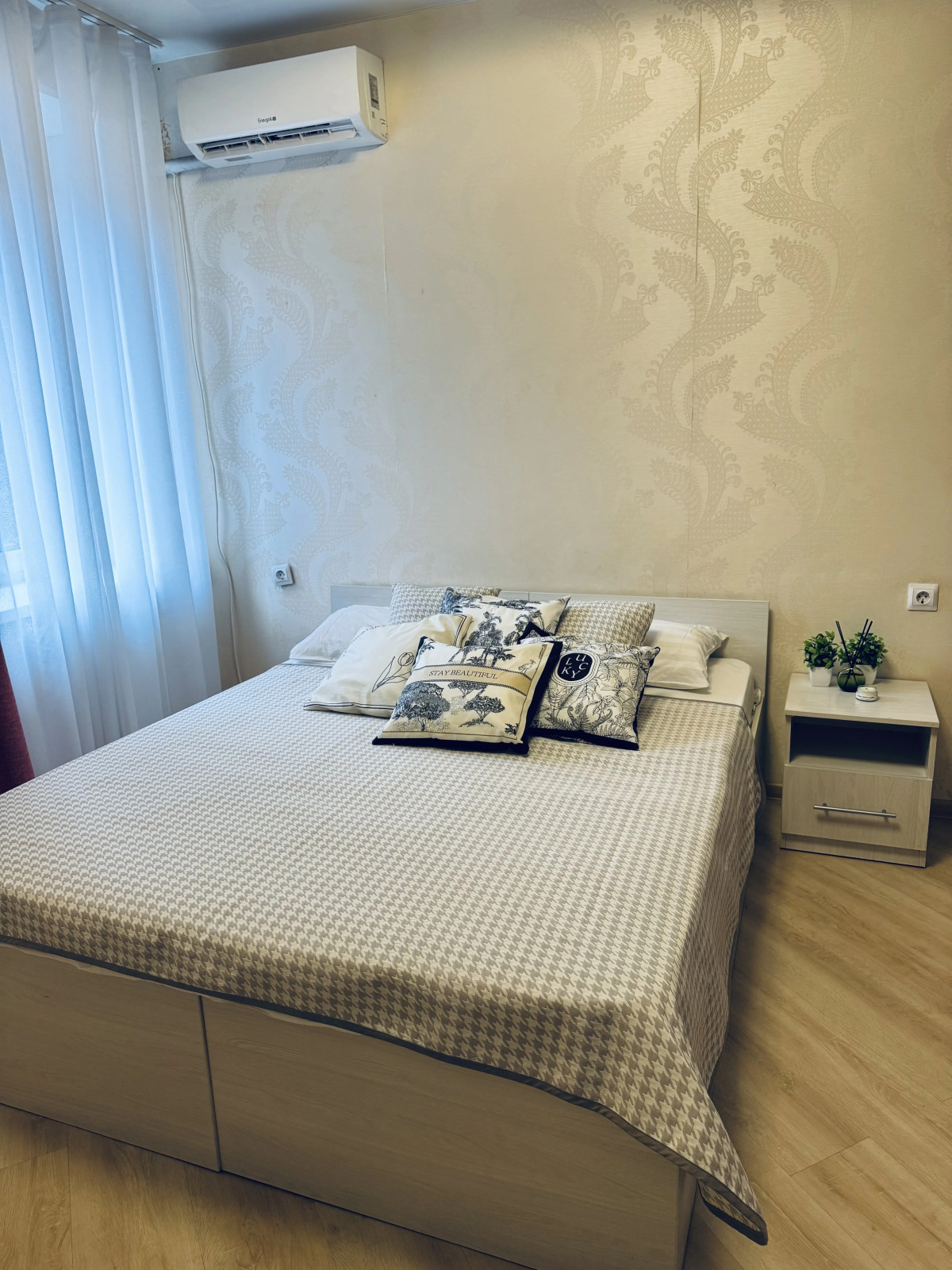 Апартаменты Red на Комарова 45