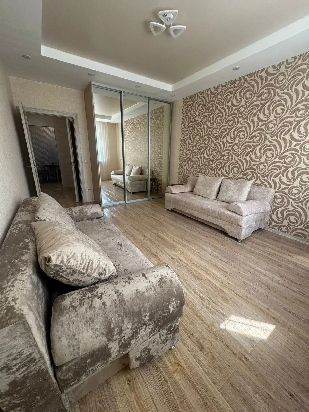 Квартира Уютная двухкомнатная квартира у Глобуса