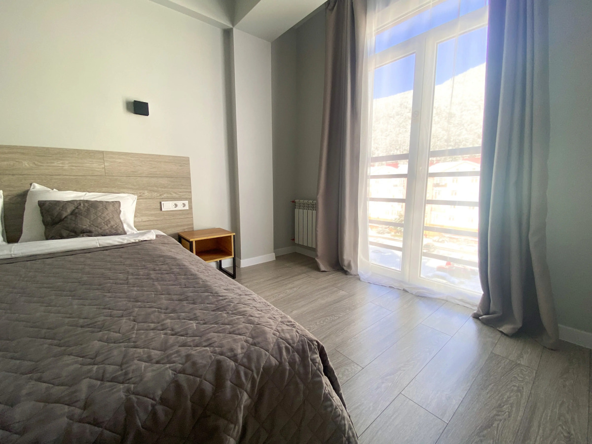 Квартира с отдельной спальней вблизи подъемника