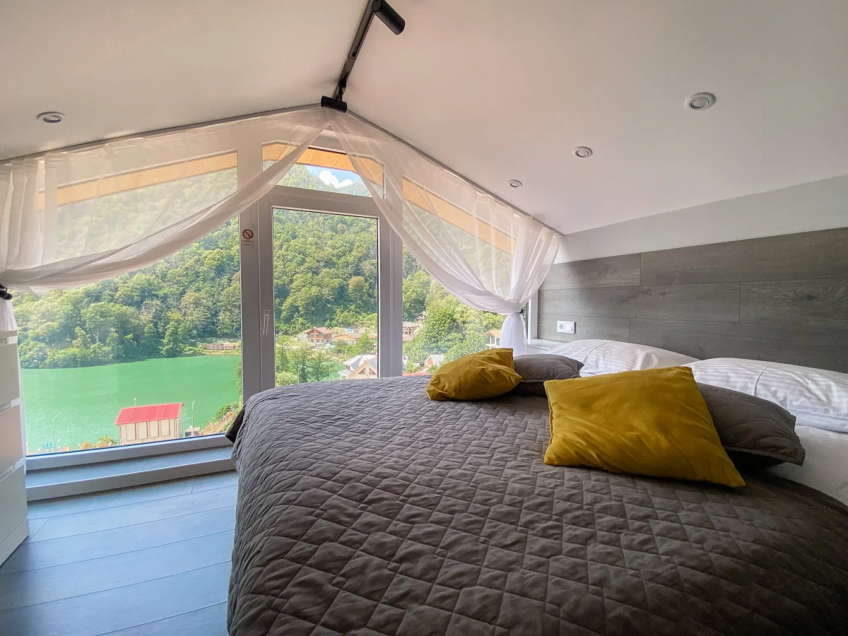 Квартира С Панорамным Видом на Озеро и Горы