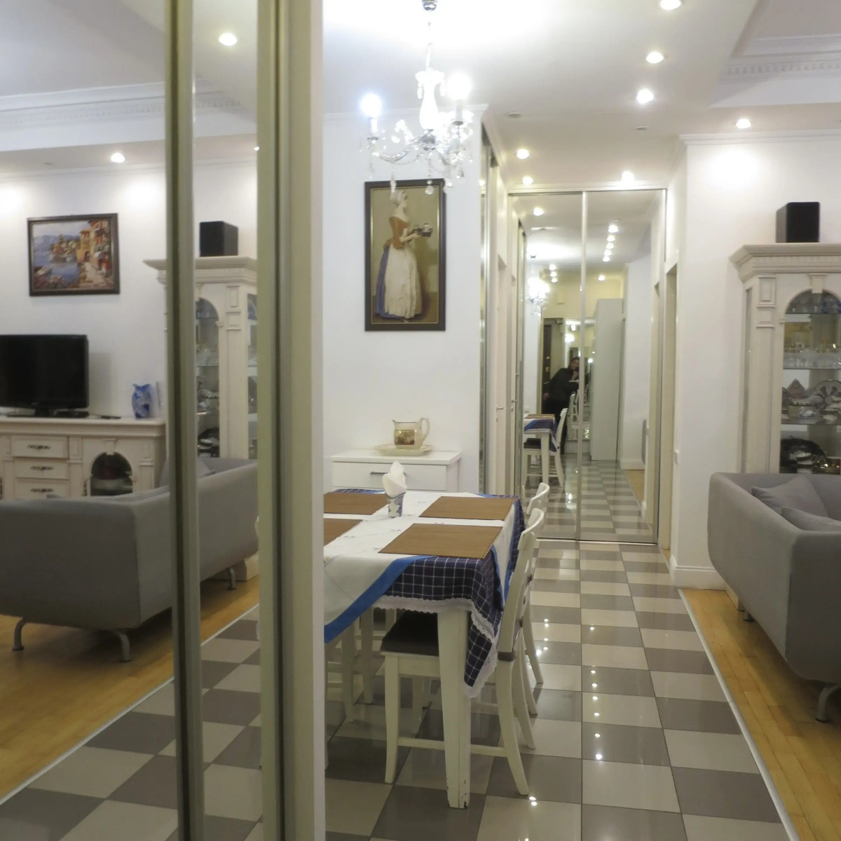 Квартира у Кремля с 2-спальнями и гостиной Шикарный вид