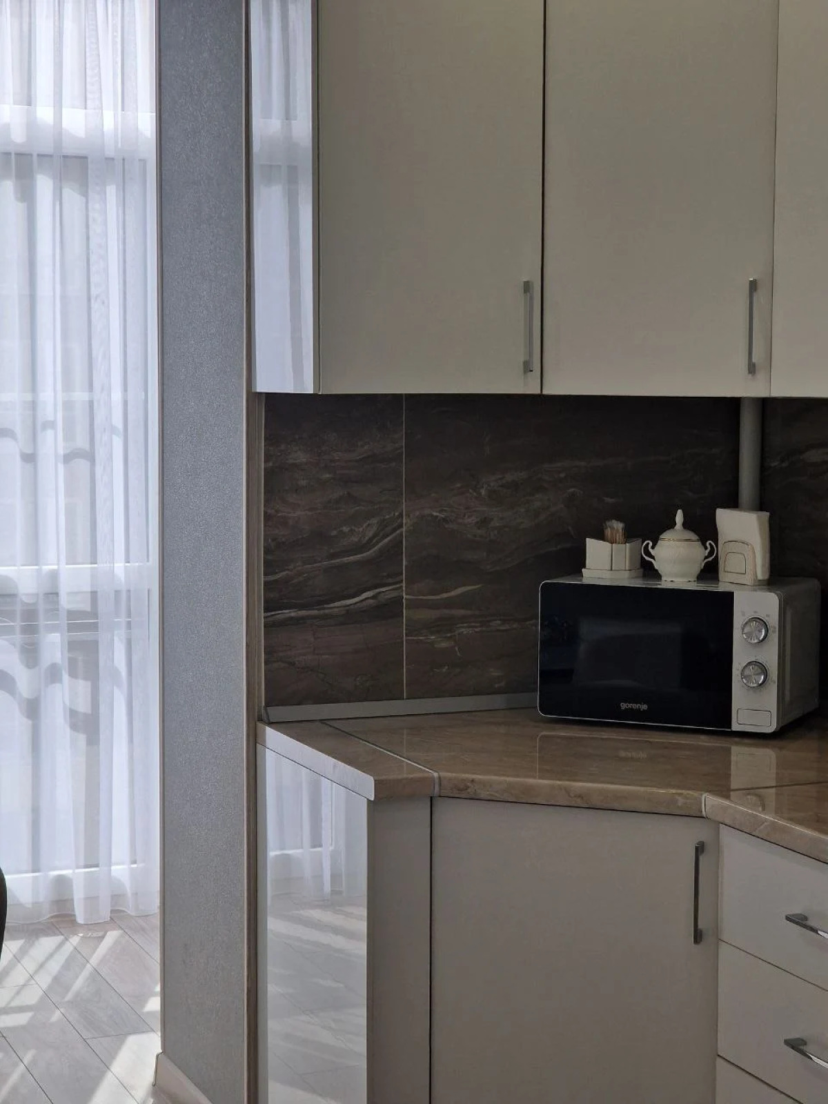 Квартира Flatirini с панорамными окнами в ЖК Весна