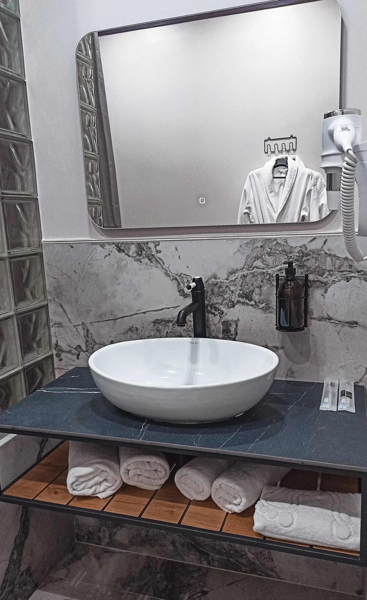 Отель Gizzat Plaza