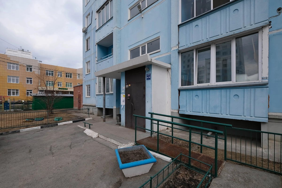 Квартира рядом с Мнтк им. Федорова и Ск Заря