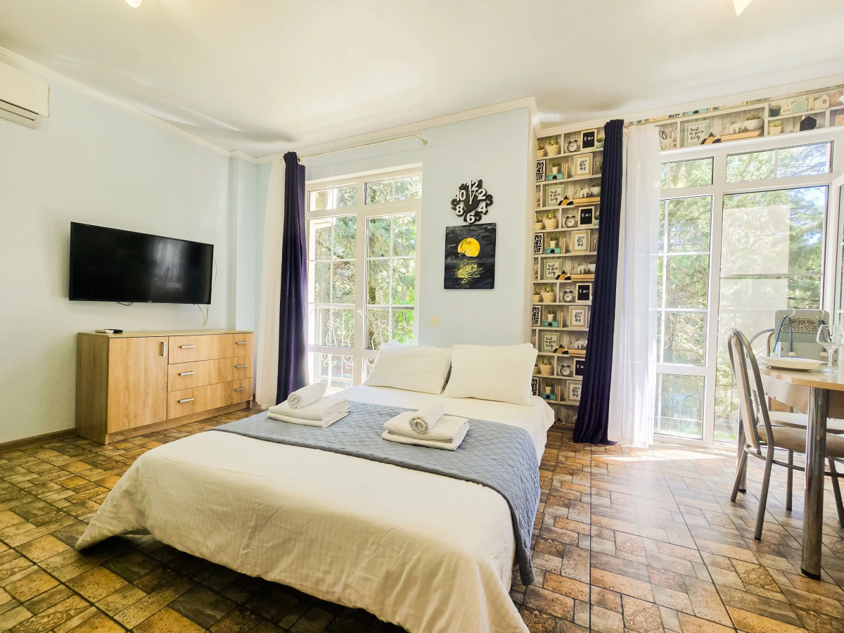 Квартира Студия на тихой улице с красивым фонтаном во дворе