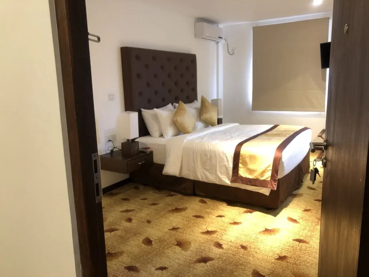 Отель City Colombo 02