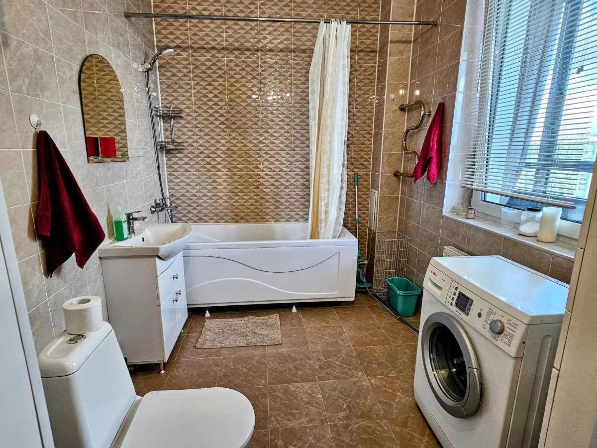 Квартира Большая евротрешка 80кв с двумя санузлами и огромной лоджией