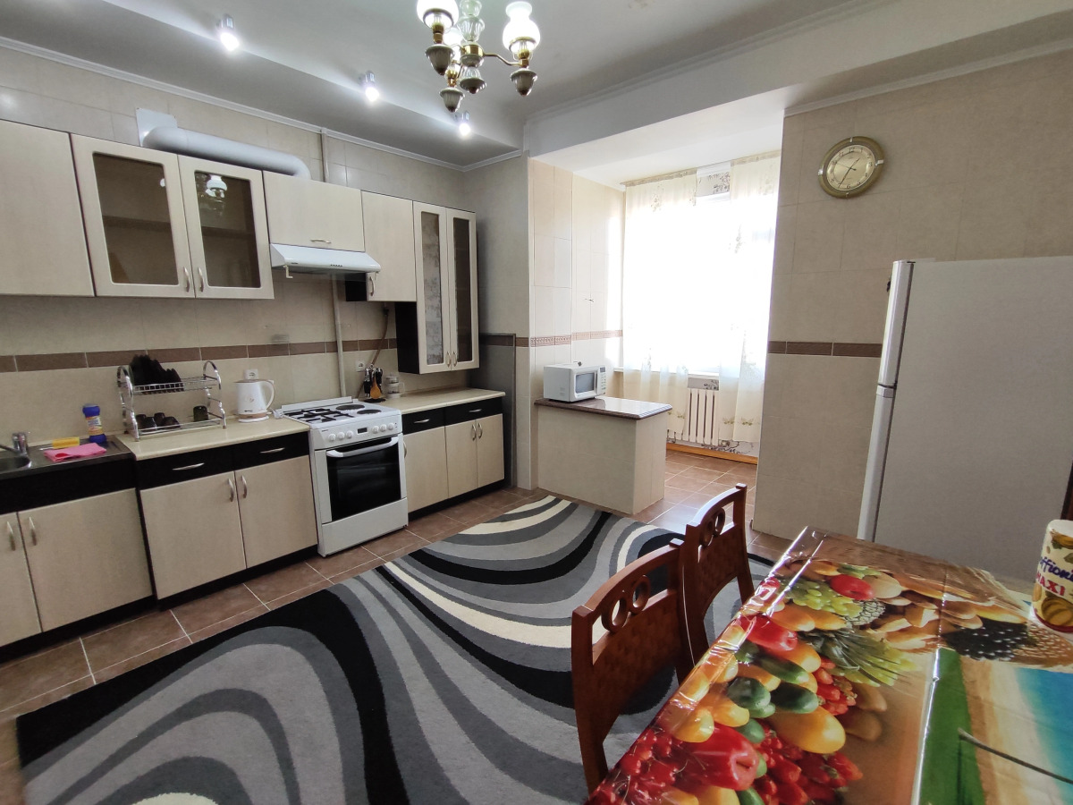 Апартаменты просторные двухкомнатные в центре Бишкека