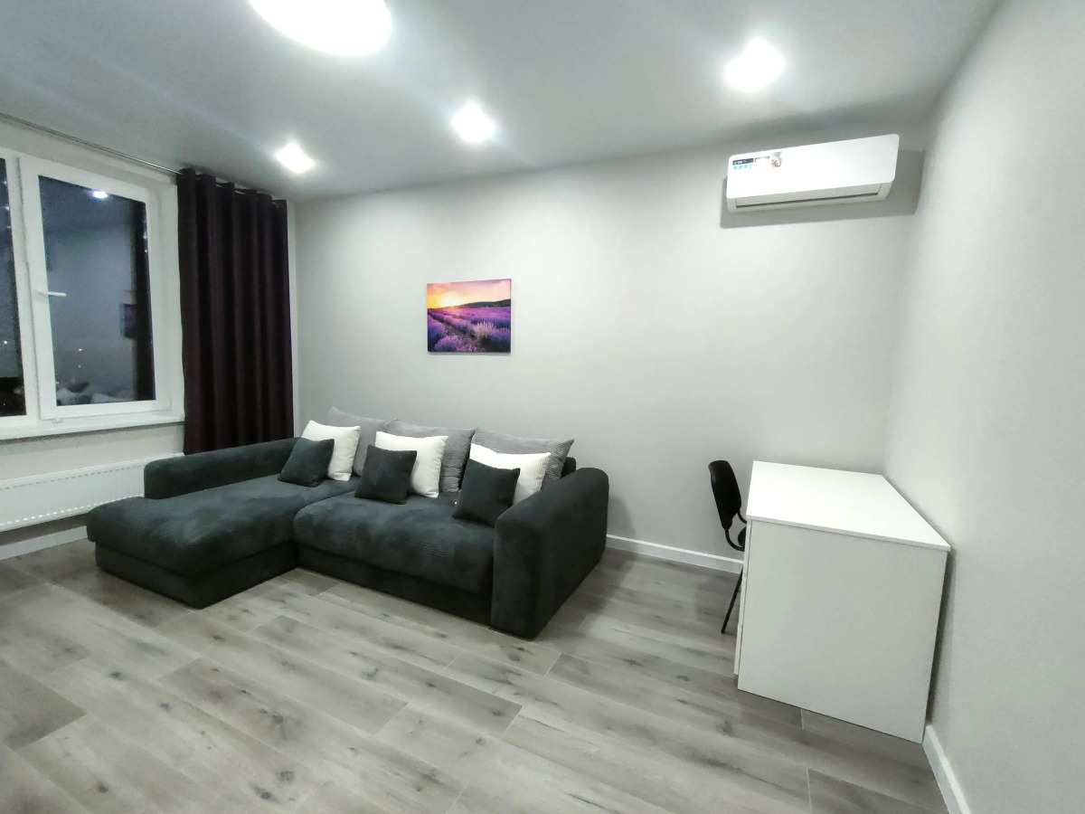 Апартаменты видовые двухкомнатные у метро на 24 этаже