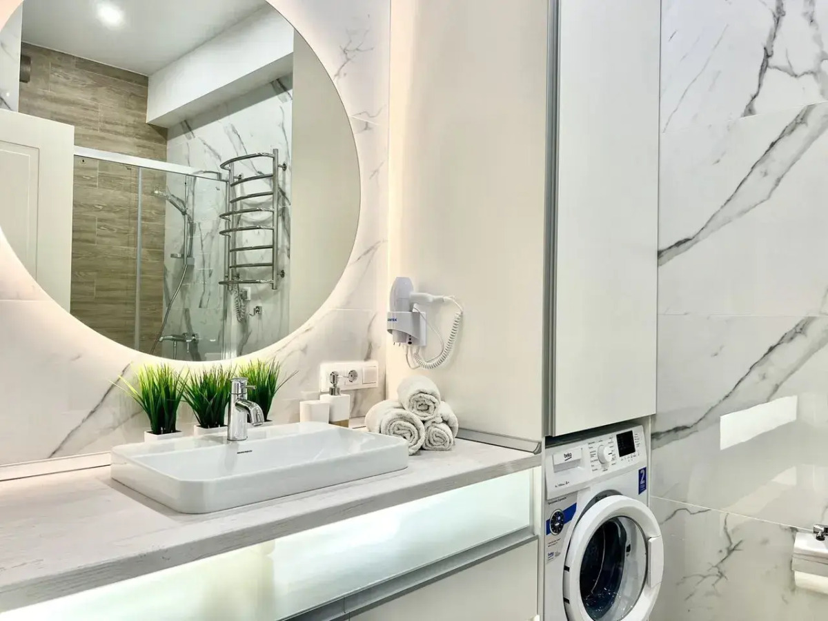 Апартаменты на Ялтинской улице, 12А. ЖК «Шато Лувр»