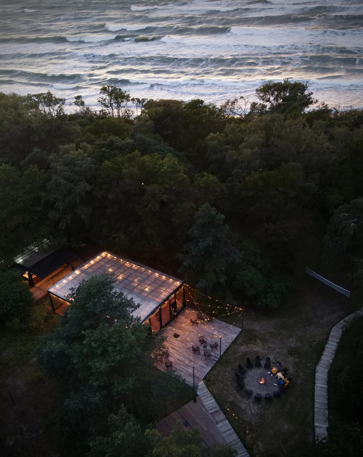 Поляна Глэмпинг, 1-я линия моря (12+)