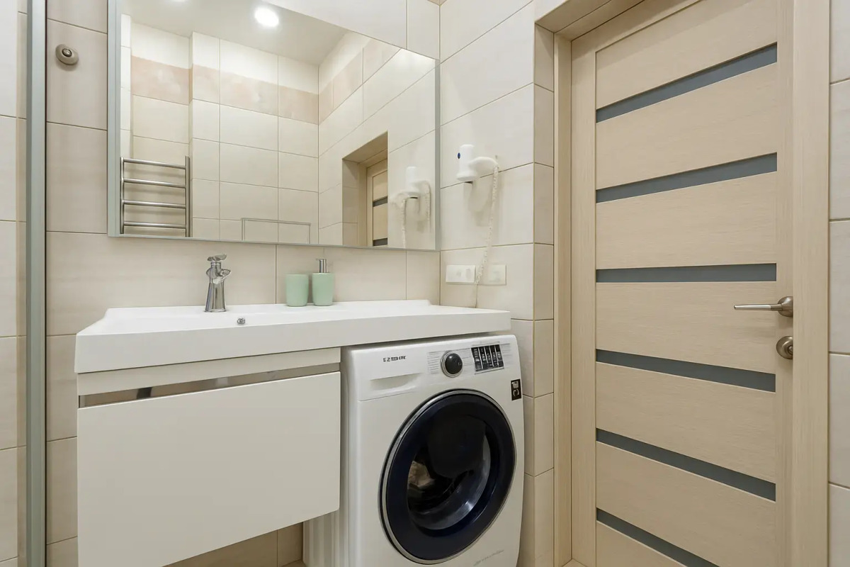 Квартира для 4х гостей в минуте от моря с оборудованной кухонной зоной и просторным душем