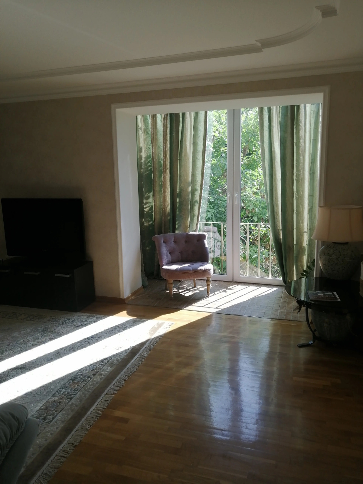 Квартира комфортная в самом центре города с приятным окружающим видом