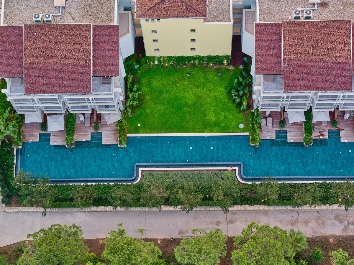 Lara Barut Collection