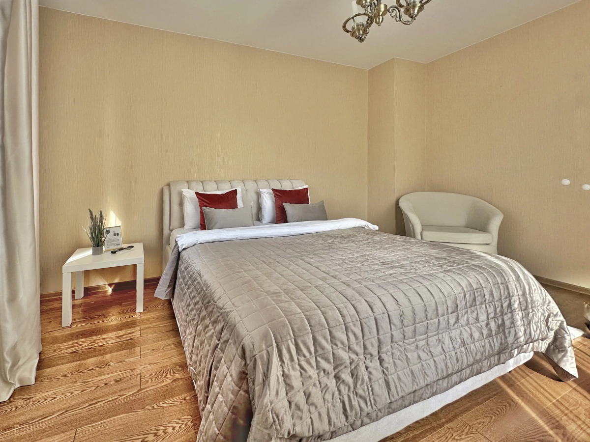 Апартаменты на Аллее Героев в Античном стиле