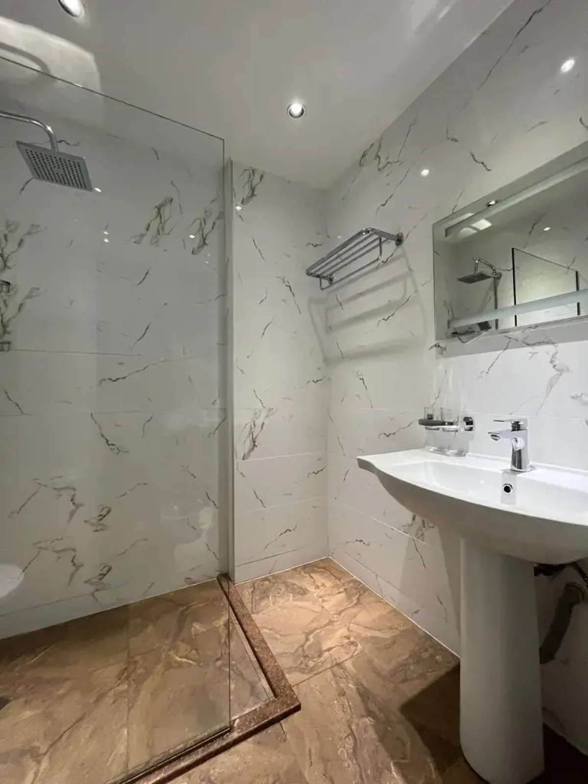 Апарт-отель Самые лучшие апартаменты на первой береговой линии