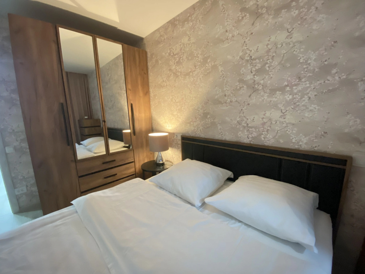 Апартаменты Семейные трехкомнатные на Свердлова