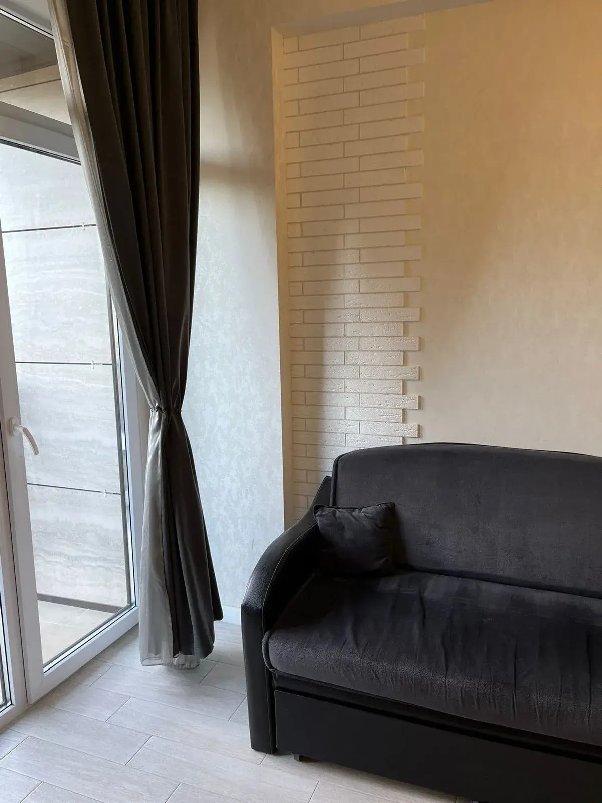 Апартаменты Евро 2-ком с балконом возле моря в центре Адлера Ajax