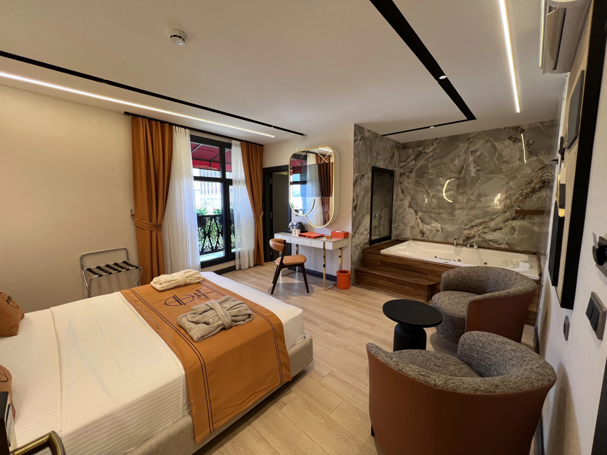 Hotel Elysian Airport