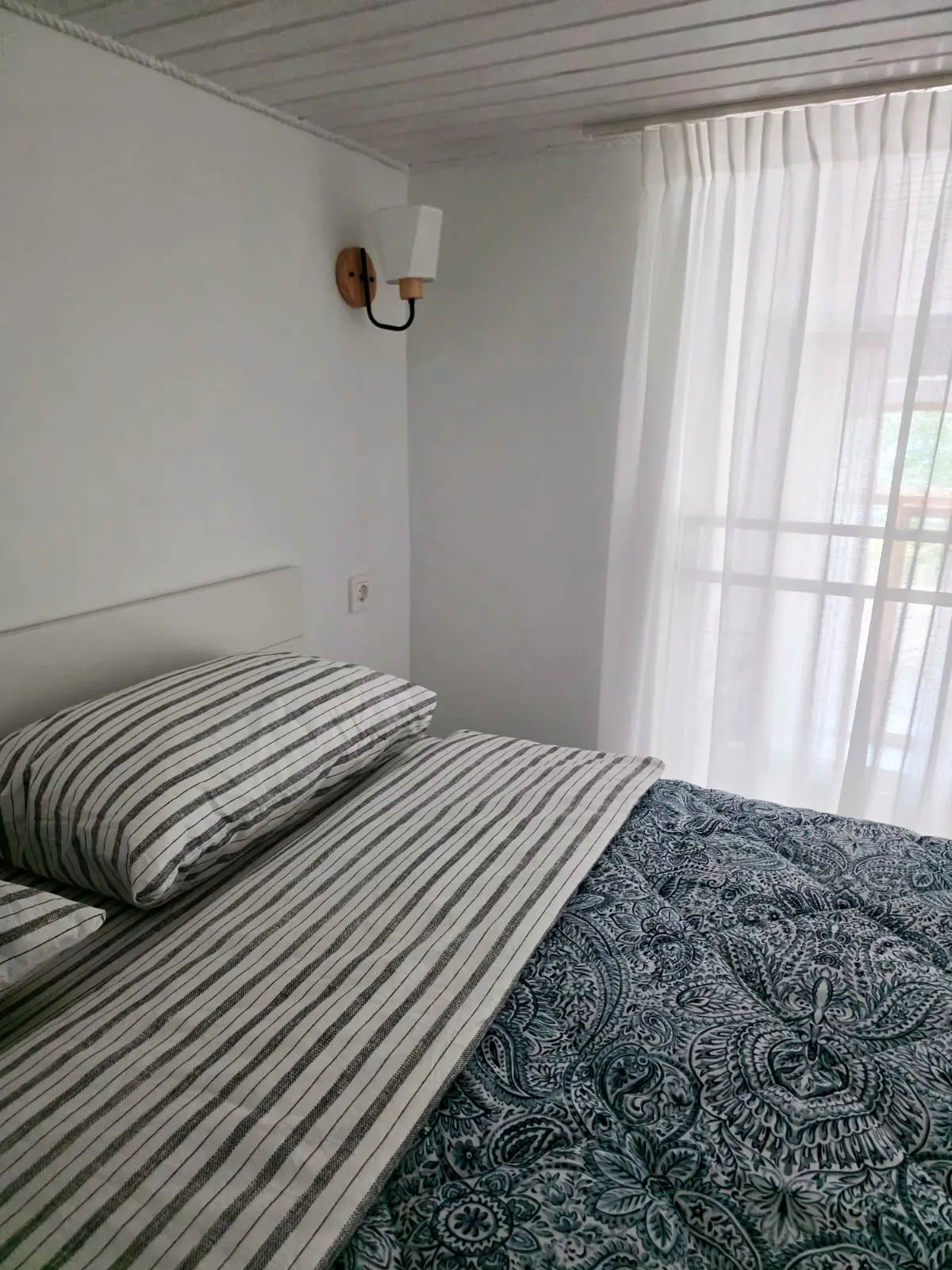 Апартаменты Новые с Высокими Окнами на Пешеходной Улице