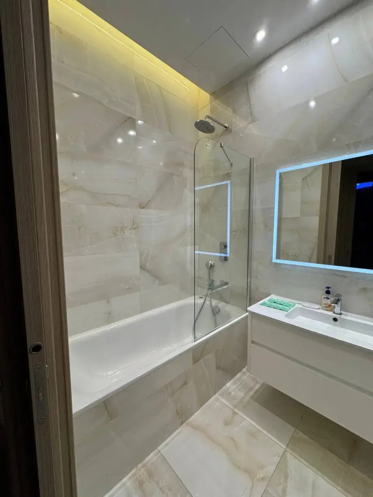 Апартаменты Sky City Moscow Роскошный апартамент с видом на башни на 61 этаже!