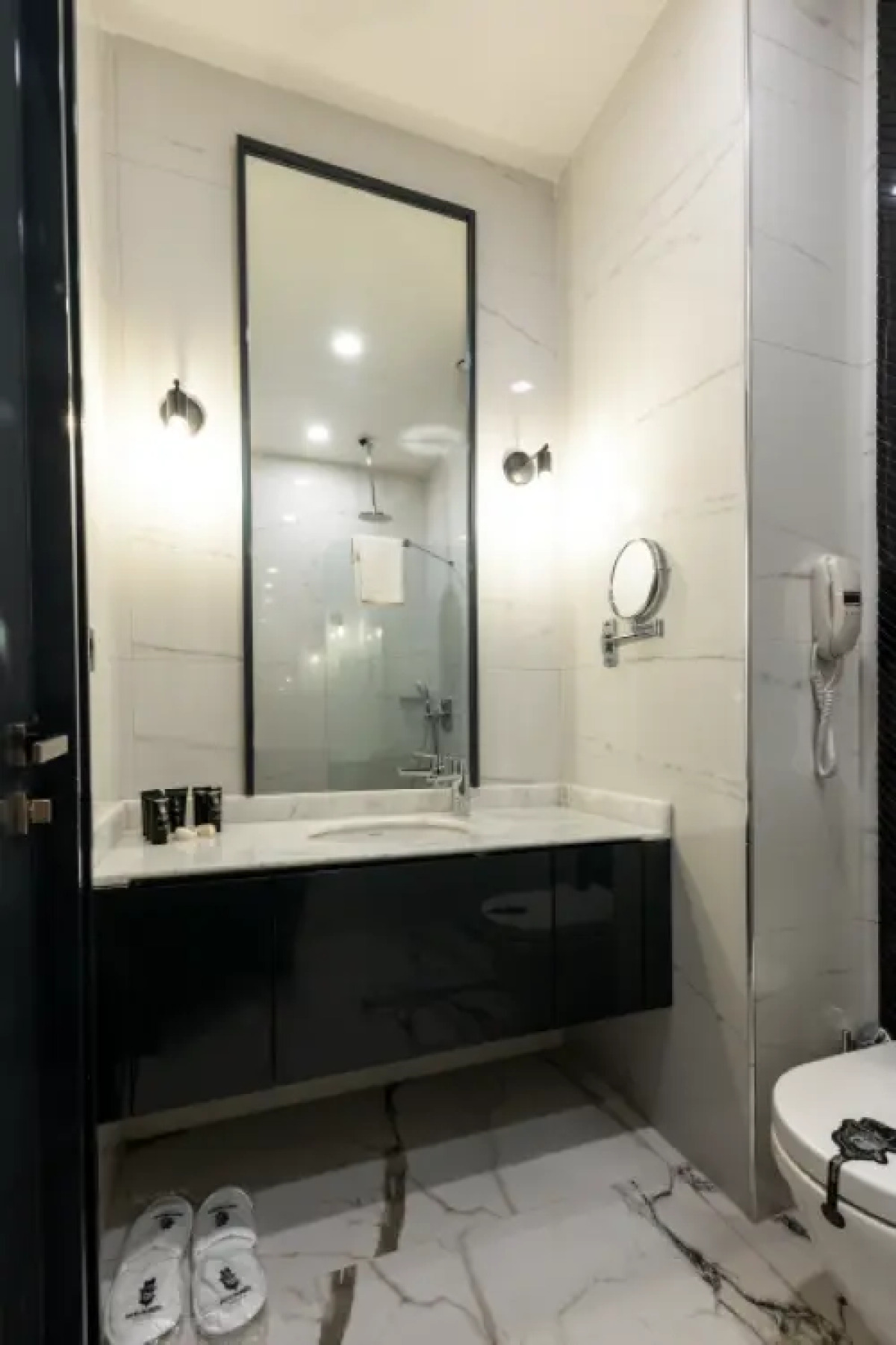 Отель Lucky Monkey