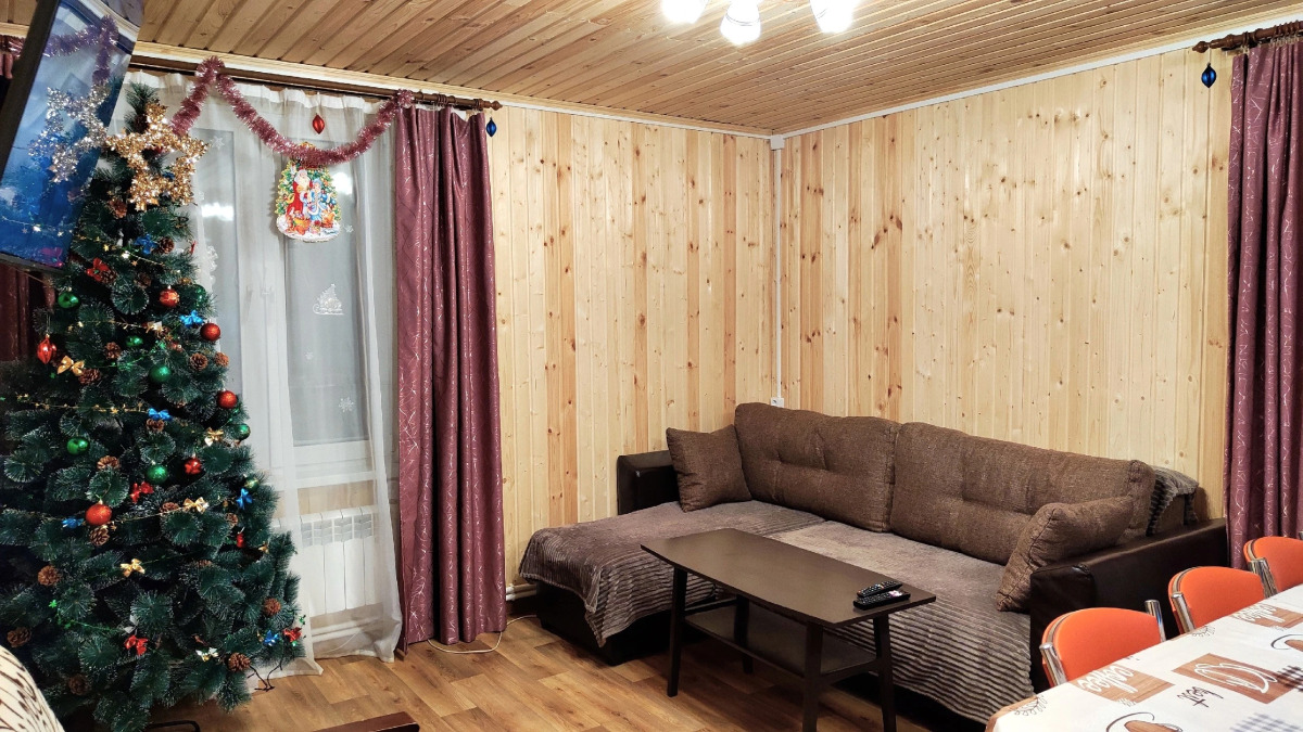 Коттедж с баней в сосновом бору у озера, рядом с турбазой Чайка