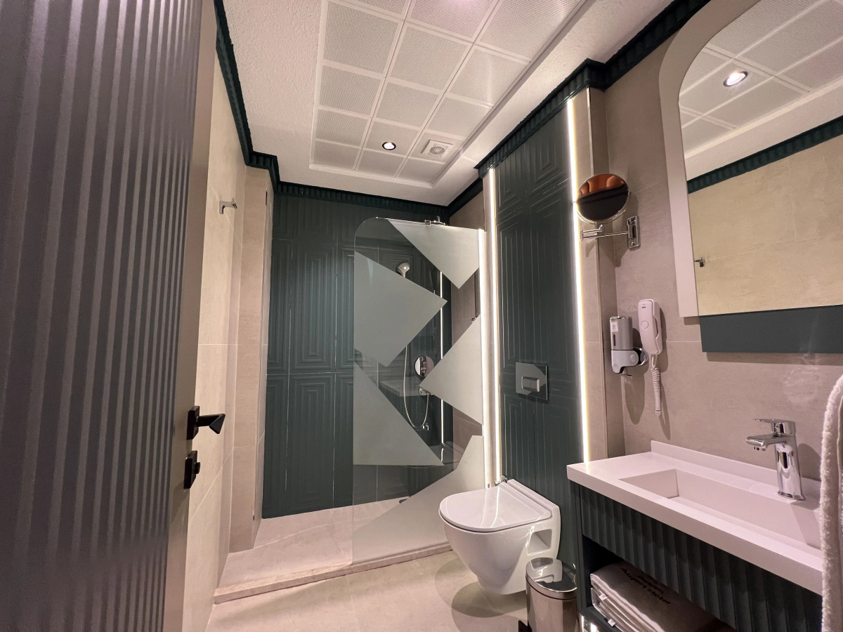 Hotel Elysian Airport