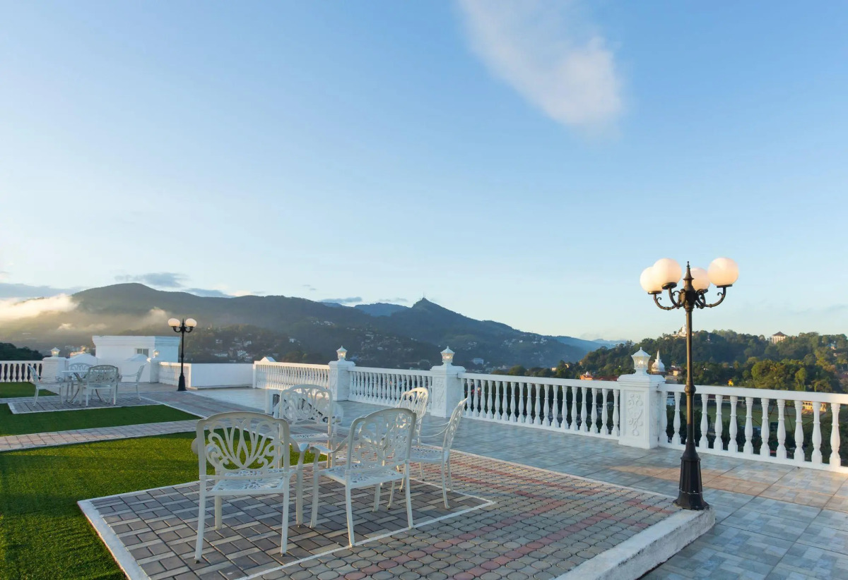 Отель The Grand Kandyan