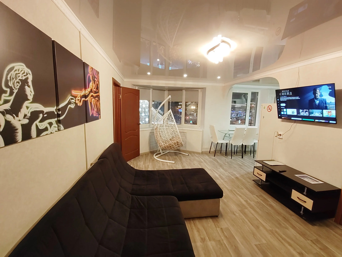 Квартира с Видом на Площадь Пять Углов