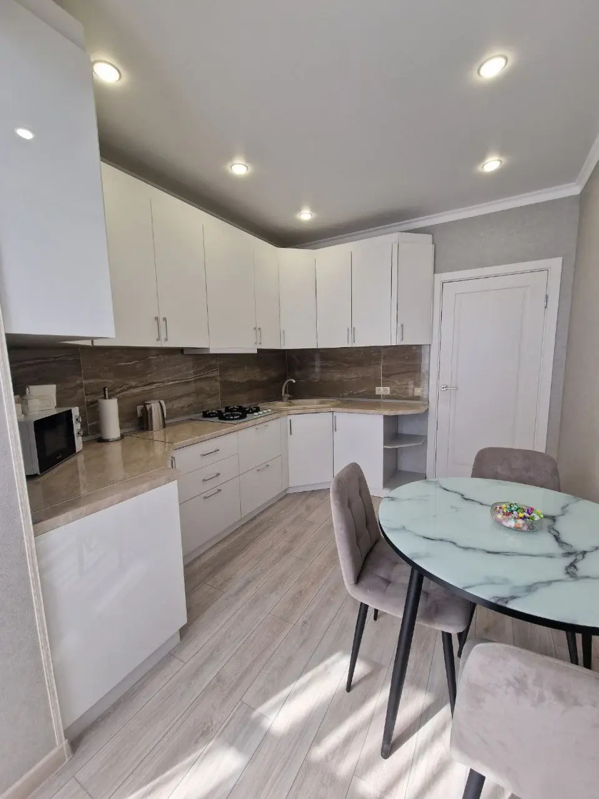 Квартира Flatirini с панорамными окнами в ЖК Весна