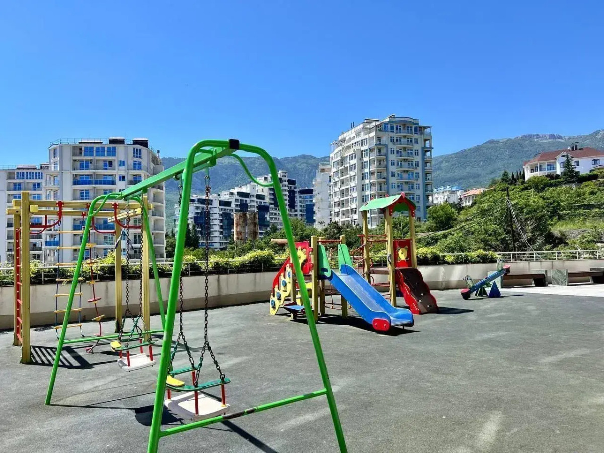 Апартаменты на Ялтинской улице, 12А. ЖК «Шато Лувр»