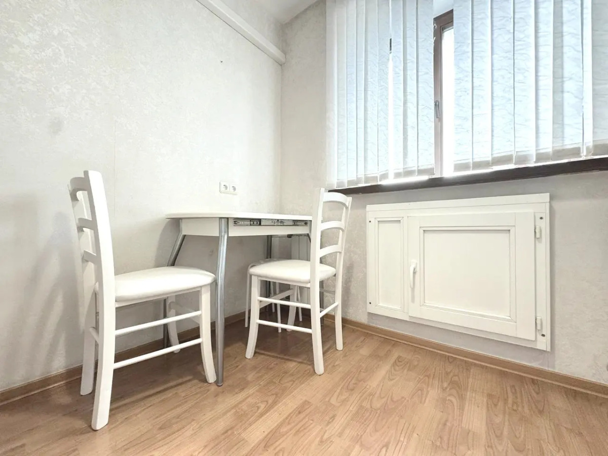 Квартира Двухкомнатная с Балконом и Кондиционером в Центре на Весенней