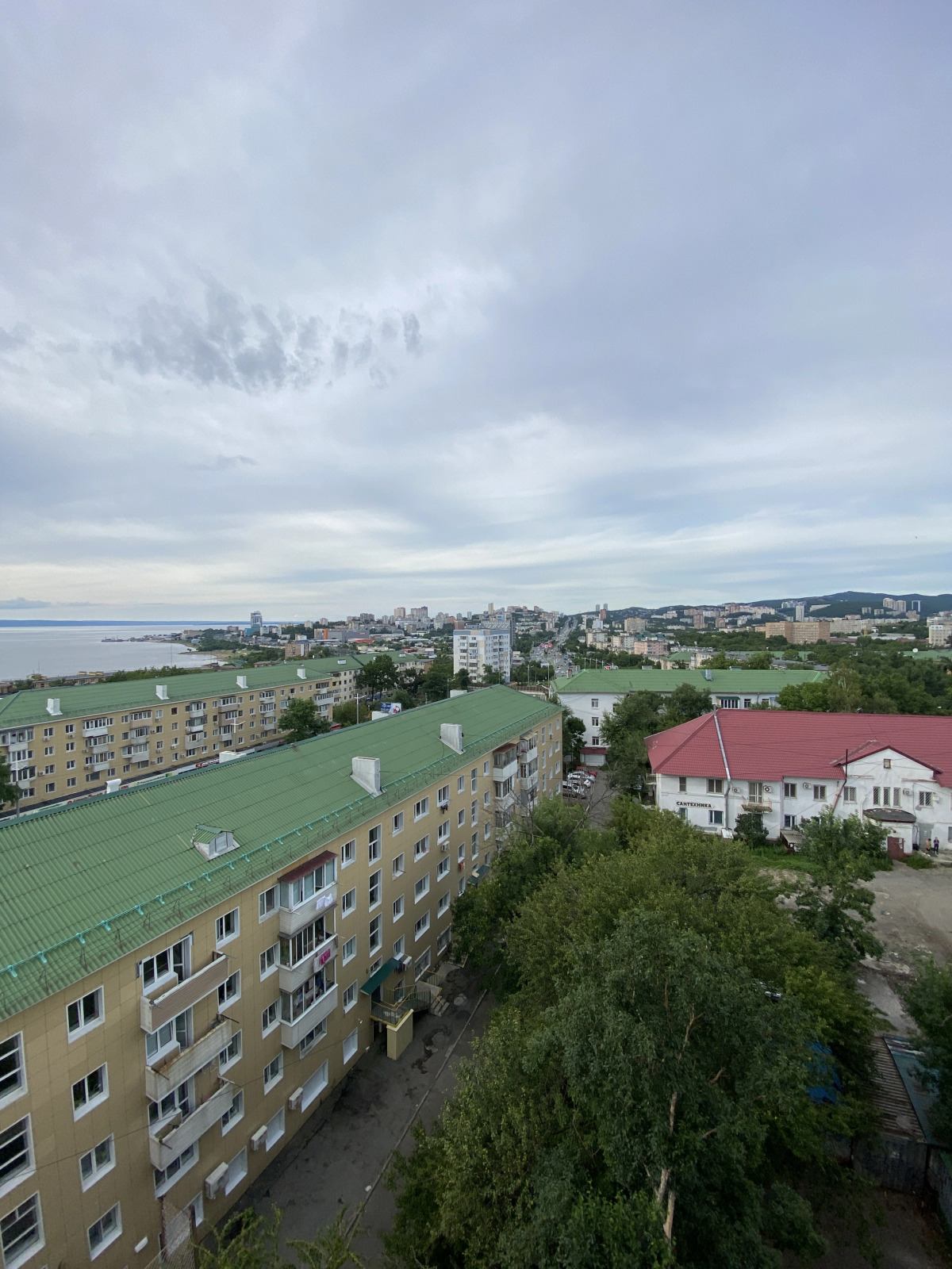 Апартаменты на проспекте 100летия 46а с видом на море