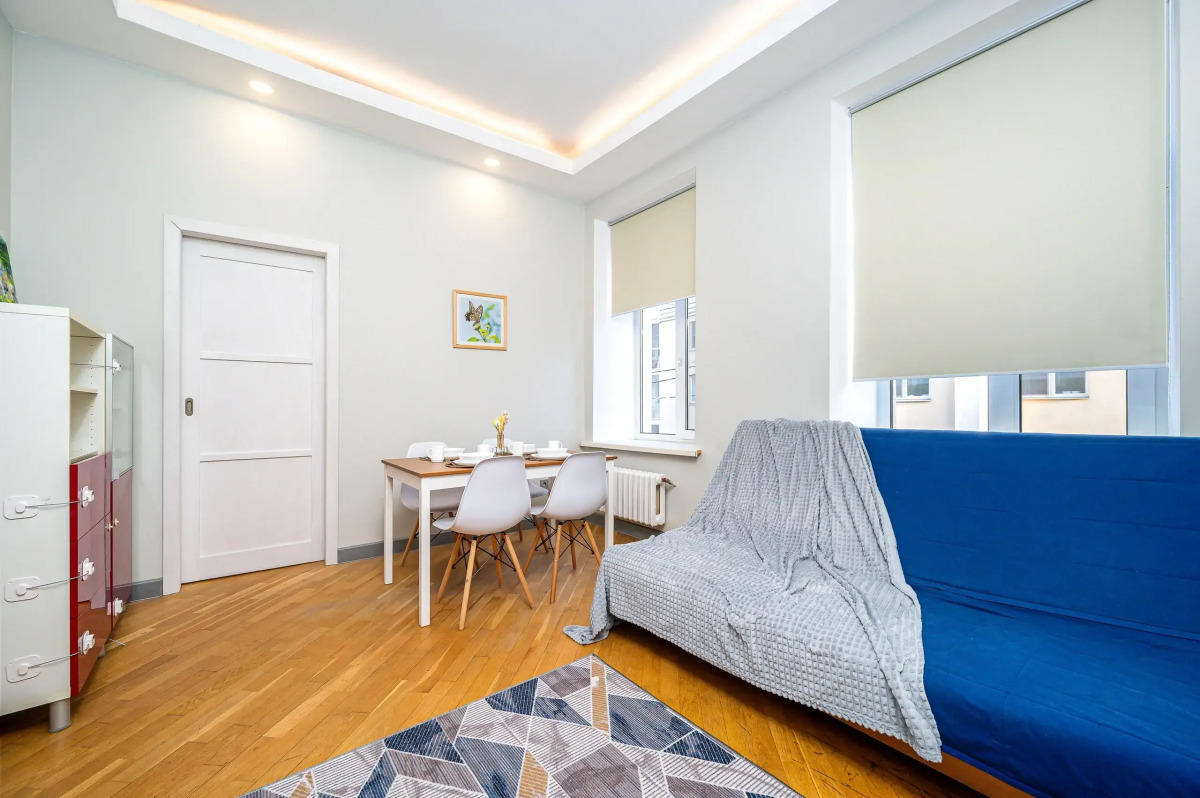 Апартаменты на Моисеенко 4