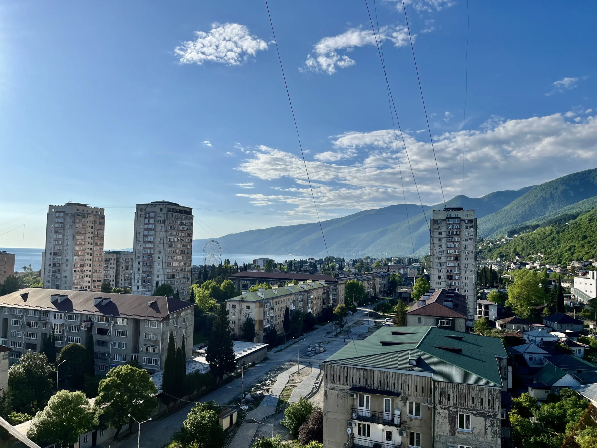 Квартира Апартаменты в Центре Гагры с Видом на Море и Горы
