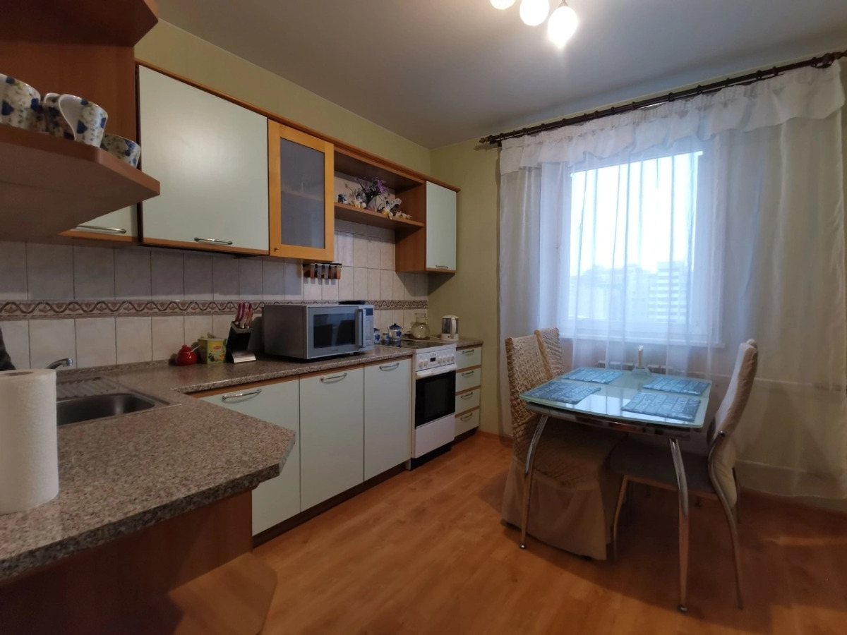 Комната у Метро Комендантский Проспект .