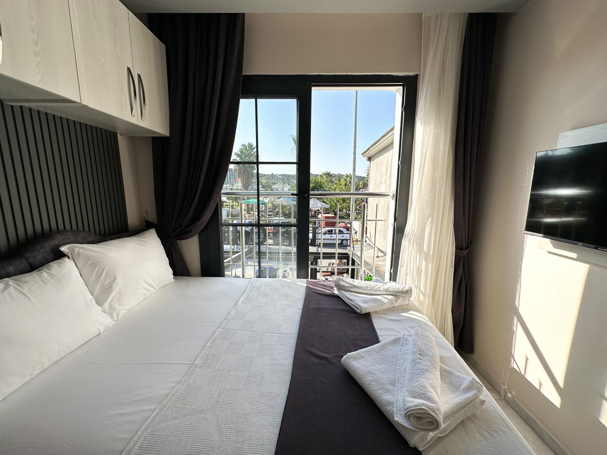 Отель Bed&Breakfast Marina Lora